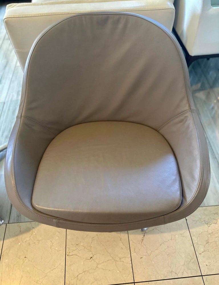 BoConcept Veneto Swivel Lounge Armchairs, set of 2 in Gray Salto
