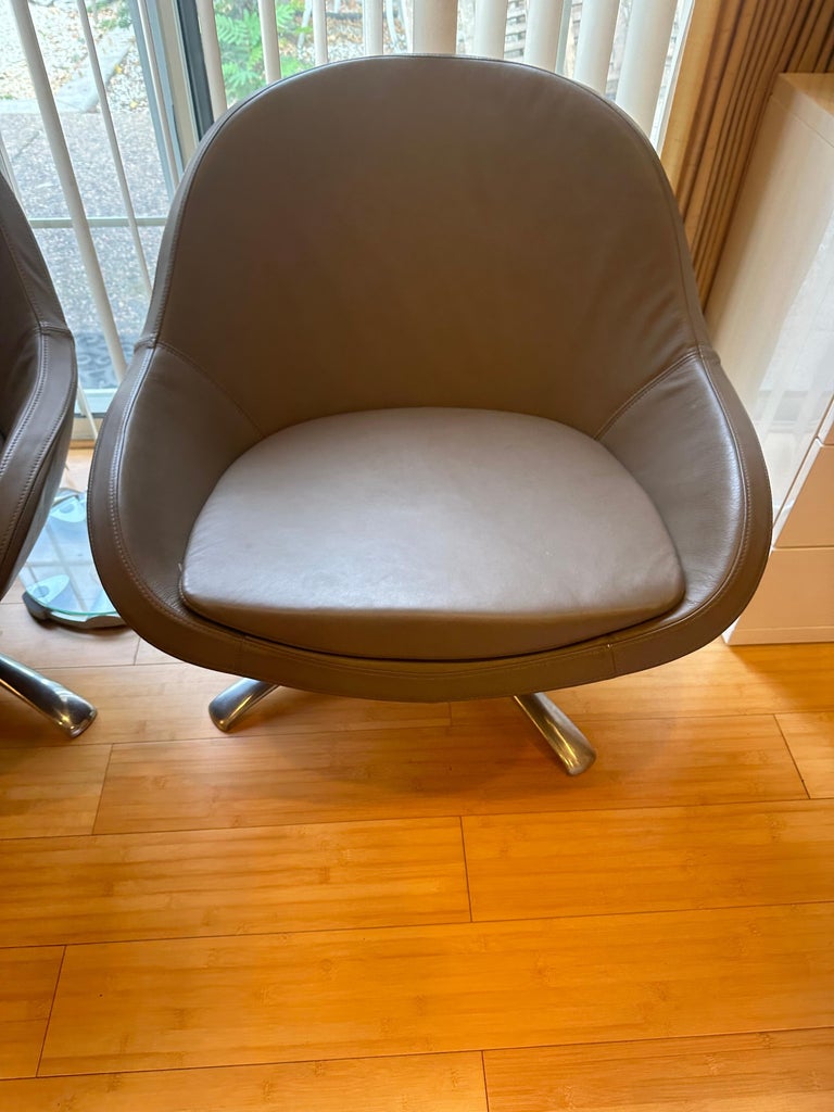 BoConcept Veneto Swivel Lounge Armchairs, set of 2 in Gray Salto