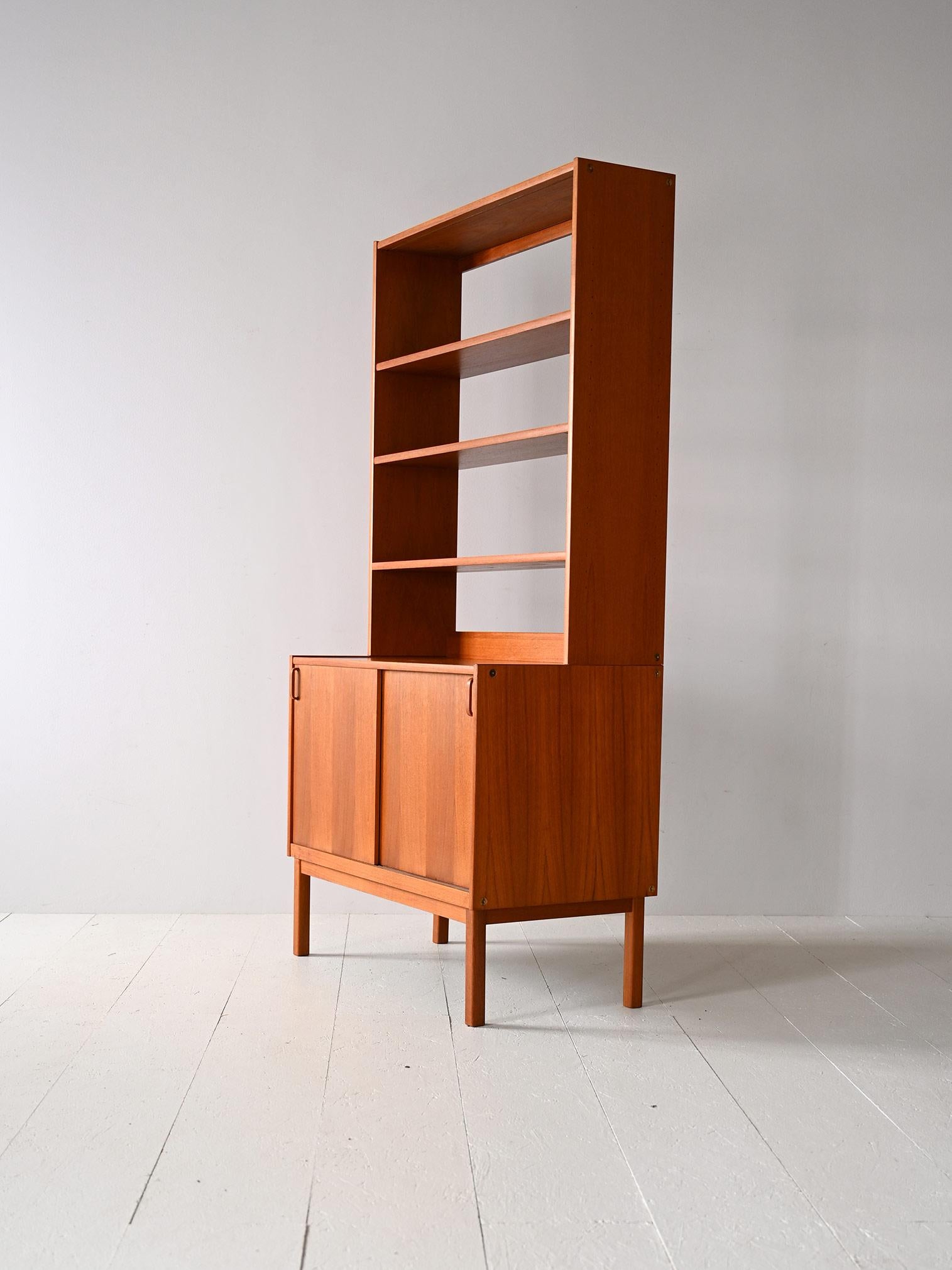 Bodafors bookcase with storage cabinet In Good Condition In Brescia, IT