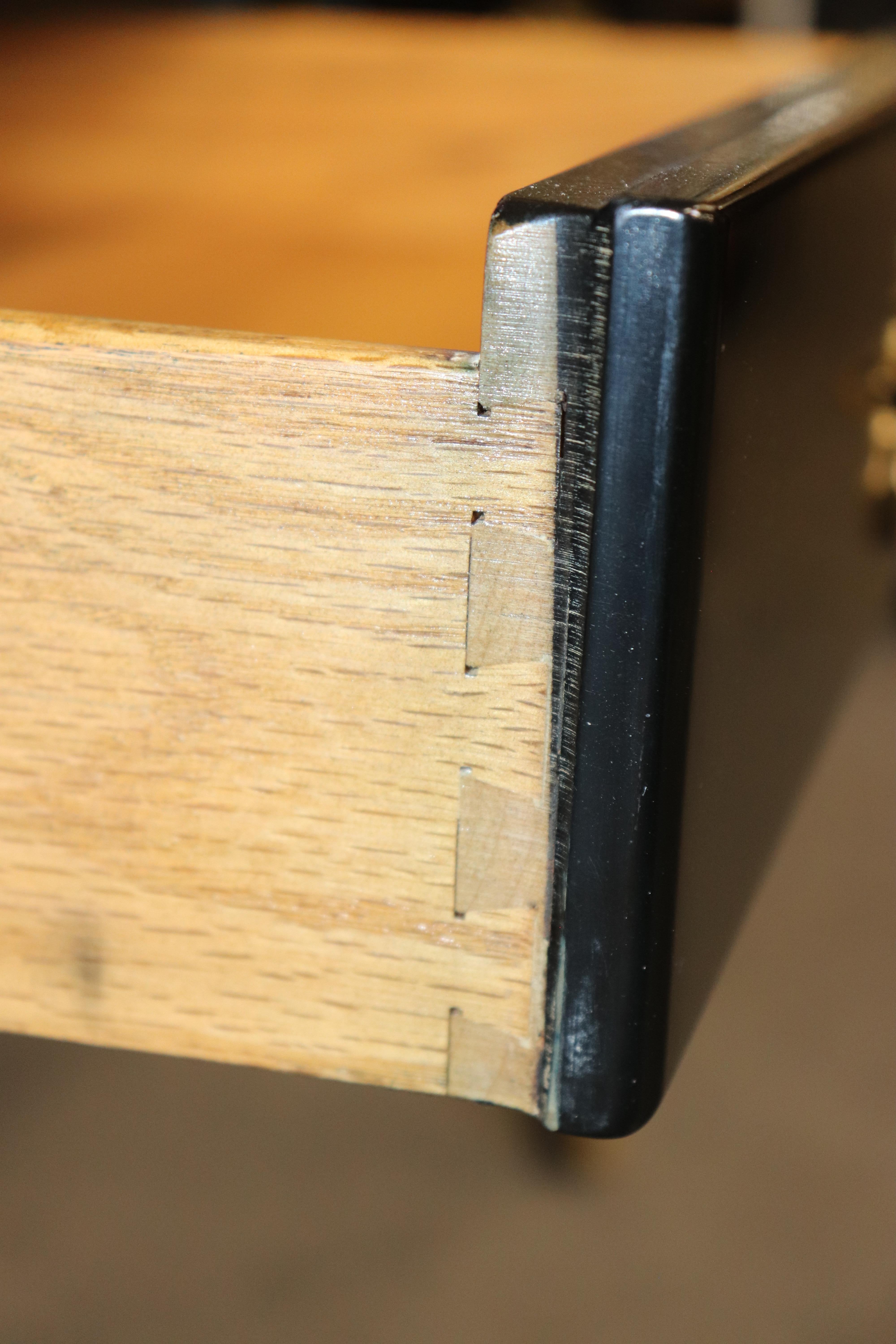 Bodart Scrivania francese in stile Luigi XV ebanizzata con ormeggio in bronzo in vendita 7