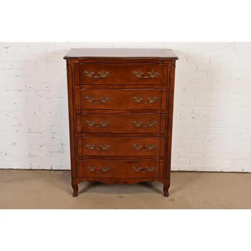 Cómoda Bodart French Provincial Louis XV Fruitwood Highboy, Circa 1960s Provincial francés en venta