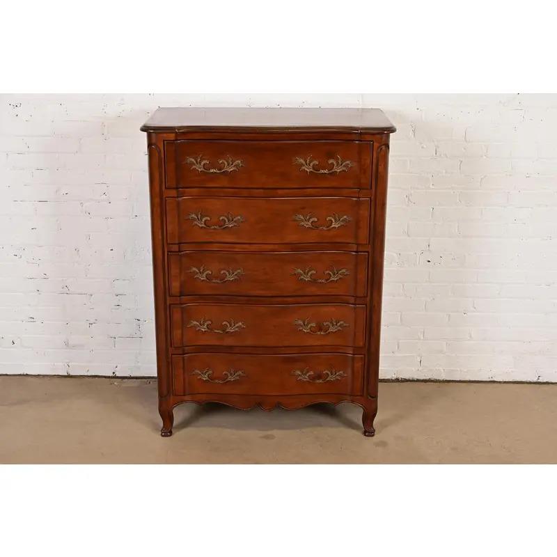 Americano Comò Highboy in legno di Bodart, circa anni '60, Provincia Francese Luigi XV in vendita