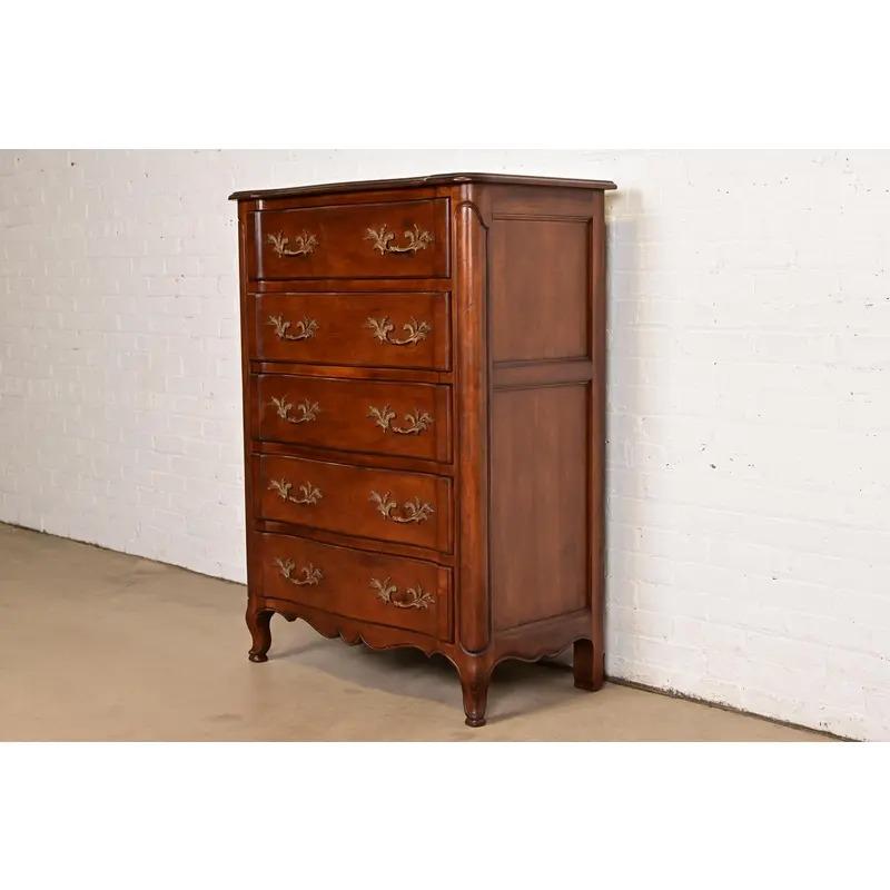 Comò Highboy in legno di Bodart, circa anni '60, Provincia Francese Luigi XV In condizioni buone in vendita a South Bend, IN