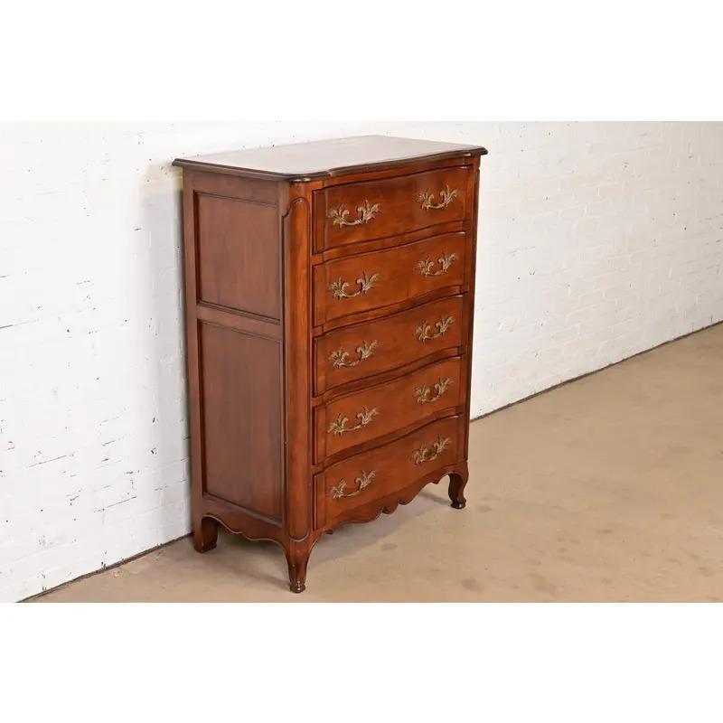 Cómoda Bodart French Provincial Louis XV Fruitwood Highboy, Circa 1960s en Bueno estado para la venta en South Bend, IN
