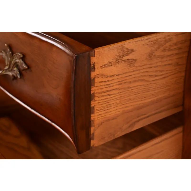 Comò triplo in legno di cirmolo Luigi XV di Bodart, circa anni '60 in vendita 1