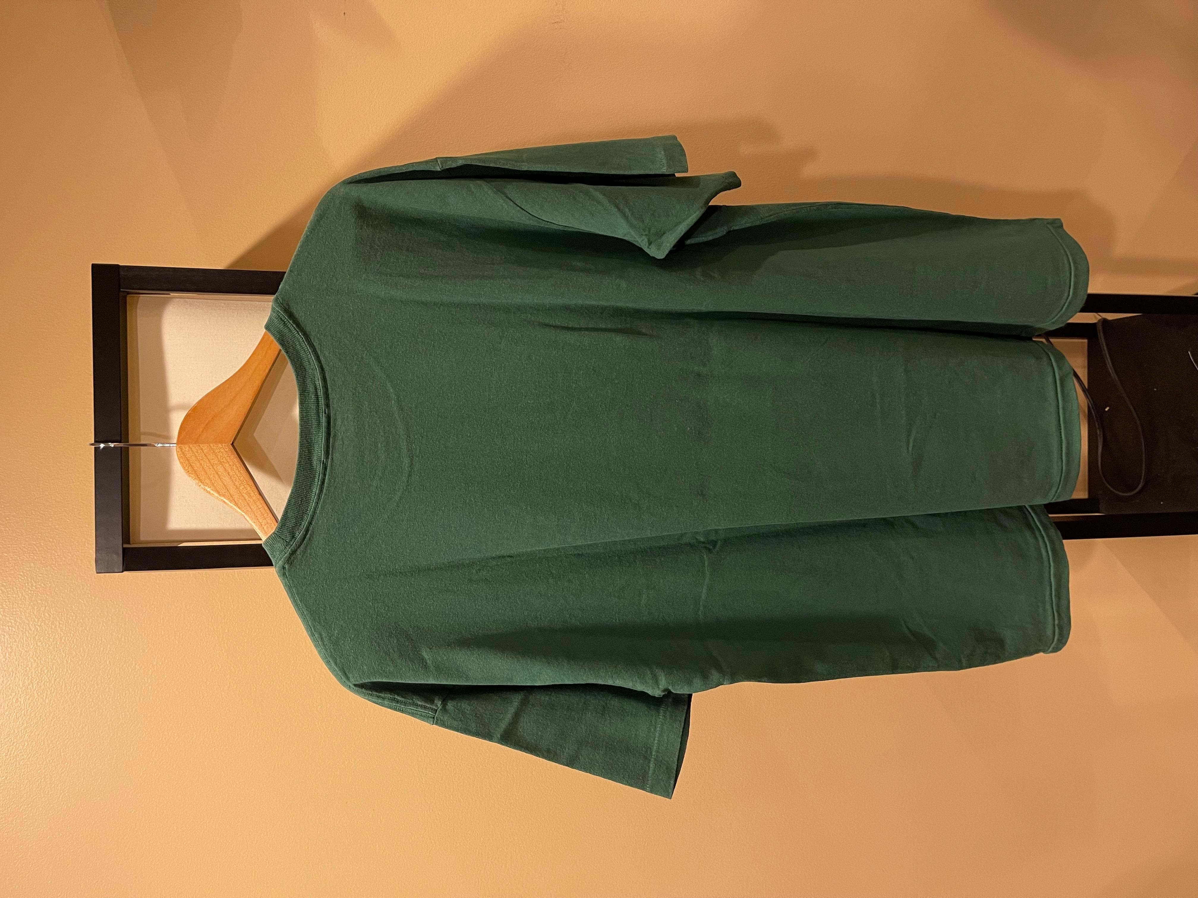 Bode Emerald Pearly Button Logo Oversized Green Tee
Size Medium (fits more like Large / XL; see measurements)
Excellent condition (see detailed pics)

Rare and sought after Bode tee

Measurements:
Chest: 23.5”
Length: 29”
Shoulders: 22.5”

All sales