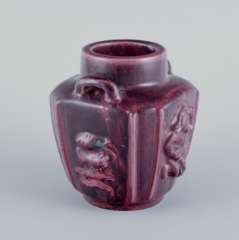 Bode Willumsen for Royal Copenhagen. Ceramic vase with mythological motifs. Ox-blood glaze.
Model: 20121
Dating: 1969-1974
Perfect condition.
Marked.
Second factory quality.
Dimensions: H 13.0 cm x D 10.0 cm.