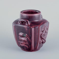 Bode Willumsen für Royal Copenhagen. Keramikvase mit mythologischen Motiven.