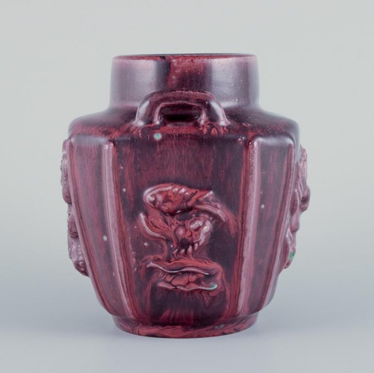 Bode Willumsen für Royal Copenhagen. Keramikvase mit mythologischen Motiven.  (Glasiert) im Angebot