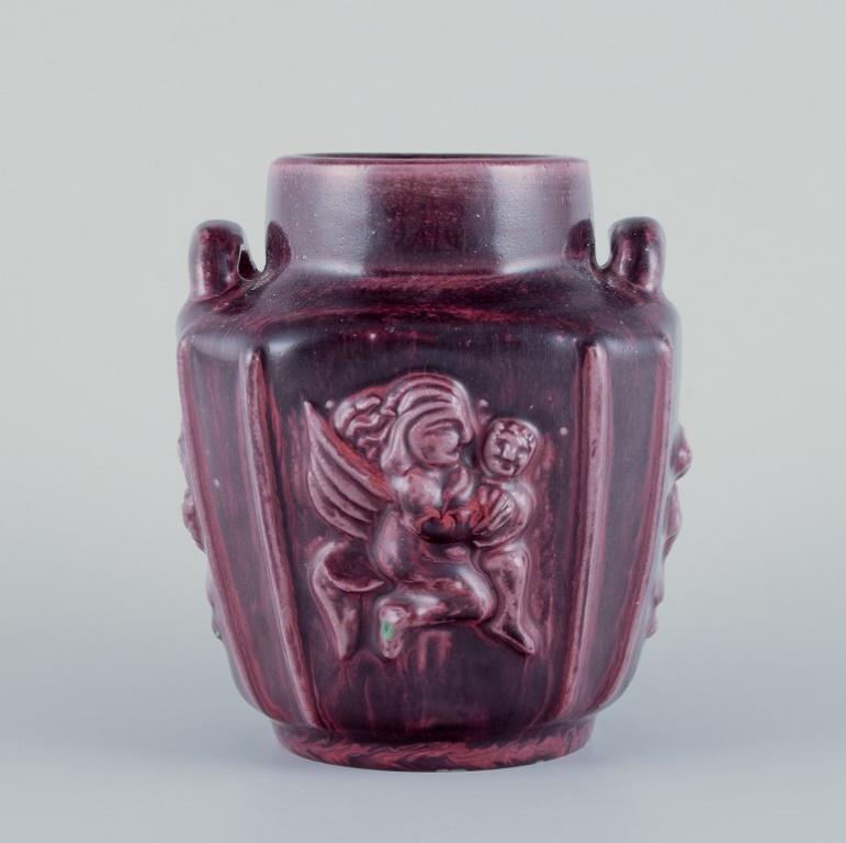 Bode Willumsen für Royal Copenhagen. Keramikvase mit mythologischen Motiven.  (Mitte des 20. Jahrhunderts) im Angebot