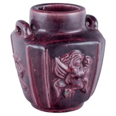 Bode Willumsen pour Royal Copenhagen. Vase en céramique aux motifs mythologiques. 