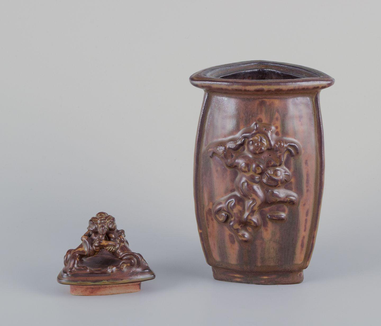 Mid-20th Century Bode Willumsen for Royal Copenhagen. Lidded jar made of sung glazed earthenware. For Sale