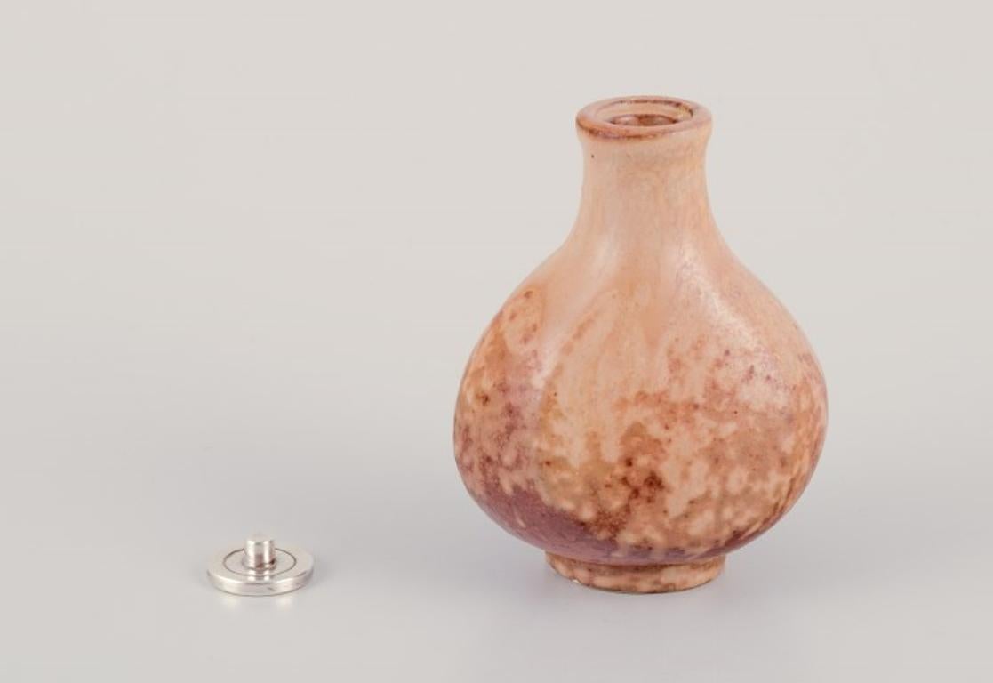 Bode Willumsen, own workshop.
Unique bottle with glaze in shades of sand and brown.
Signed and dated 1937.
Loose lid in sterling silver included.
Perfect condition.
Dimensions: Height 10.0 cm diameter of 8.0 cm. 
Provenance: Private Danish ceramics