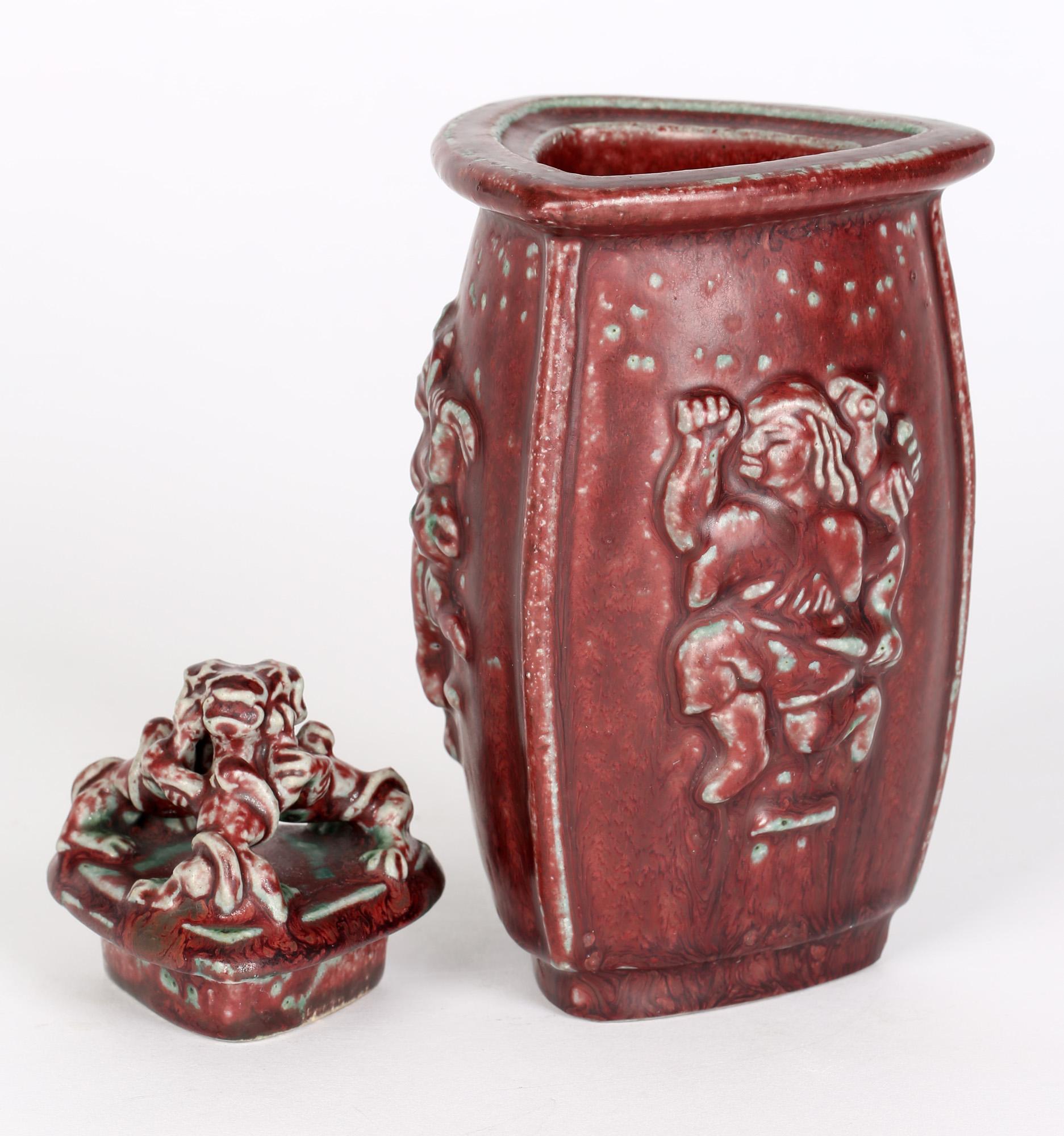 Art déco Bode Willumsen - Pot en poterie à couvercle avec figurine mythique et figurine royale de Copenhague en vente