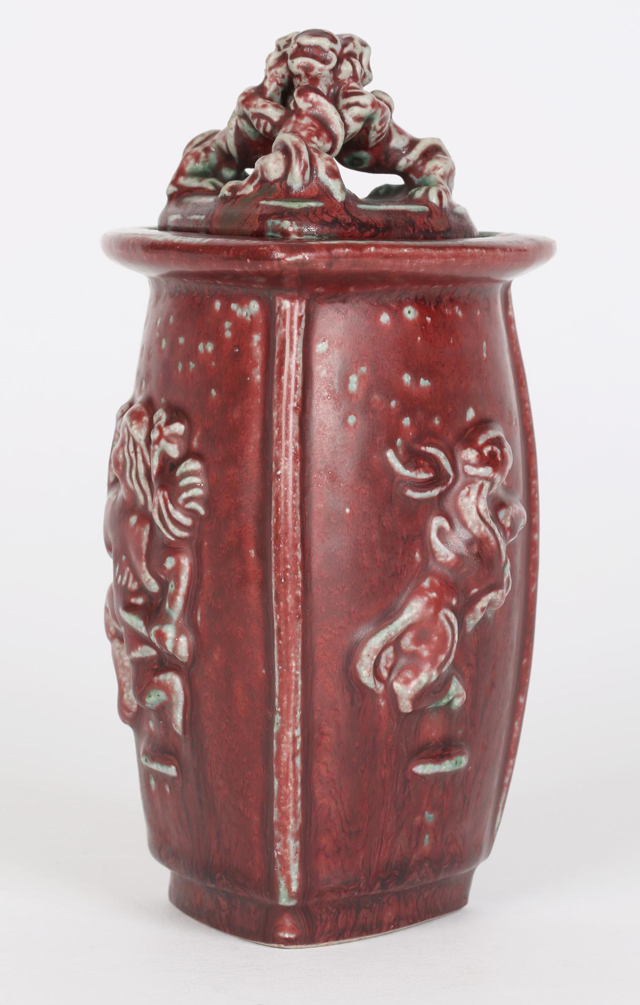 Vernissé Bode Willumsen - Pot en poterie à couvercle avec figurine mythique et figurine royale de Copenhague en vente