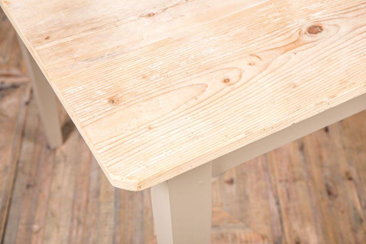 Boden Bespoke Pine Kitchen Table, 20th Century For Sale 5
