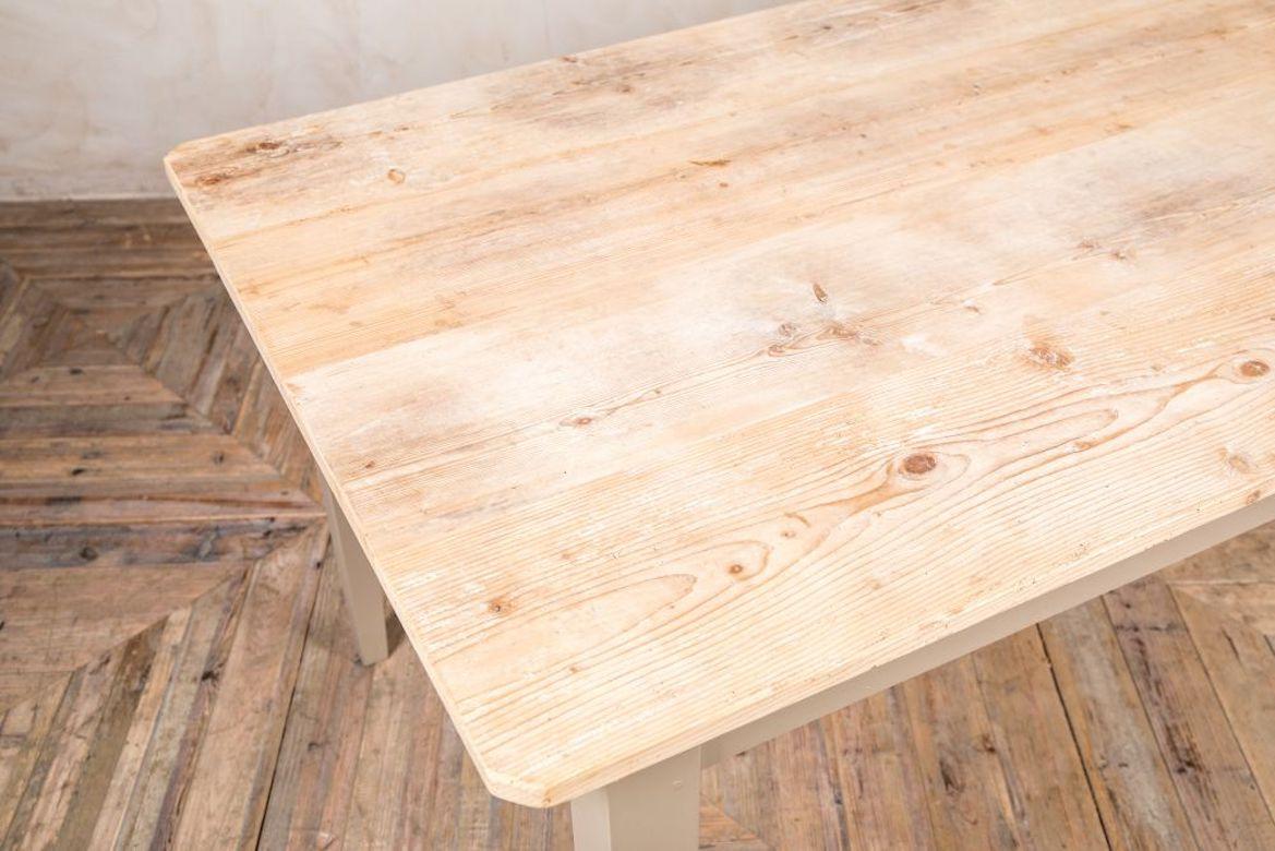 Boden Bespoke Pine Kitchen Table, 20th Century For Sale 1