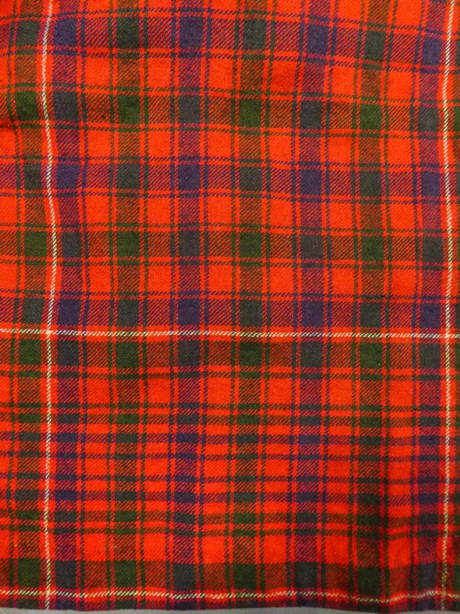 Bodice and Skirt in Scottish Tartan and Velvet -England Circa 1890-1900 In Good Condition For Sale In Toulon, FR