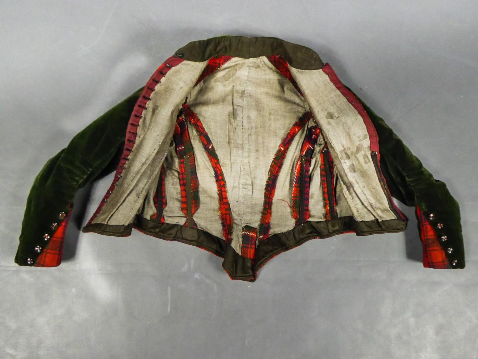 Women's Bodice and Skirt in Scottish Tartan and Velvet -England Circa 1890-1900 For Sale