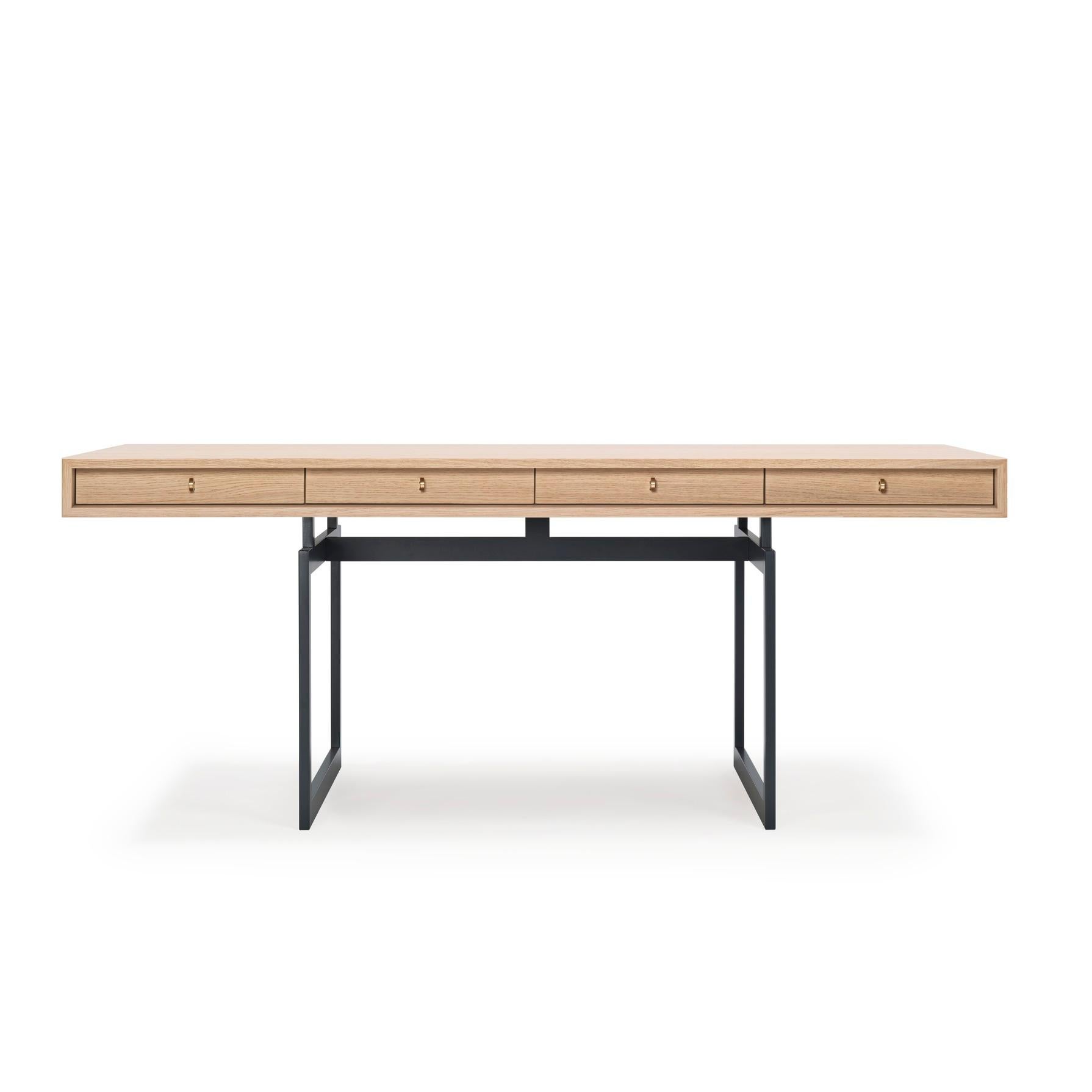 Bureau Bodil Kjaer pour Karakter, 1959, gris foncé et chêne naturel

Convoité par les célèbres architectes modernistes Marcel Breuer, José Luis Sert et Paul Rudolph, le bureau de l'architecte danoise Bodil Kjær datant de 1959 a été surnommé 