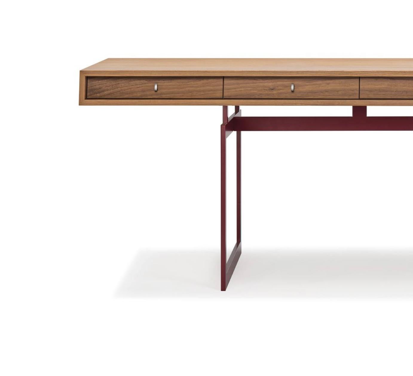 Bodil Kjaer, Bürotisch aus Rot und Nussbaumholz für Karakter, 1959 (Moderne der Mitte des Jahrhunderts) im Angebot