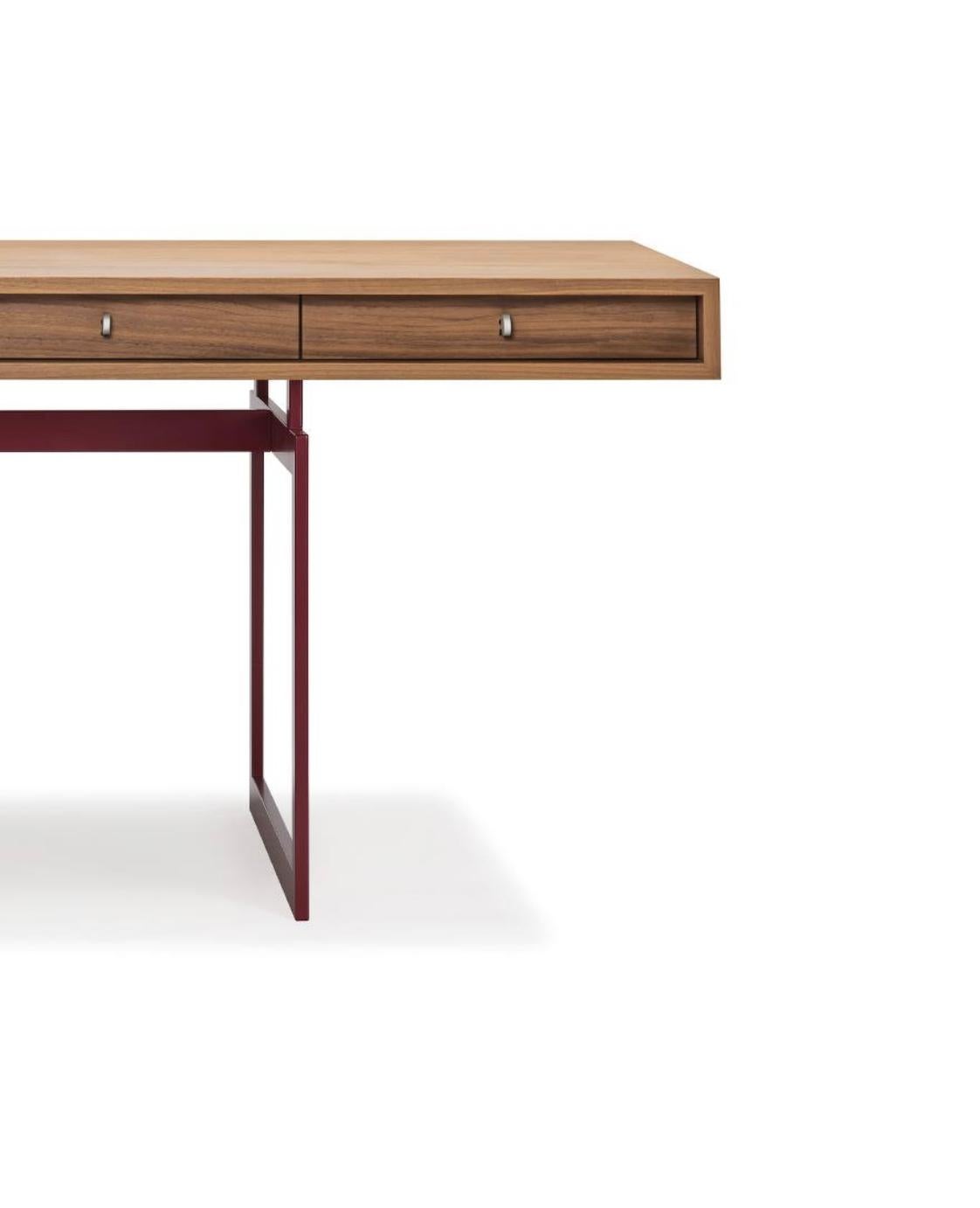 Bodil Kjaer, Bürotisch aus Rot und Nussbaumholz für Karakter, 1959 im Zustand „Neu“ im Angebot in Barcelona, Barcelona
