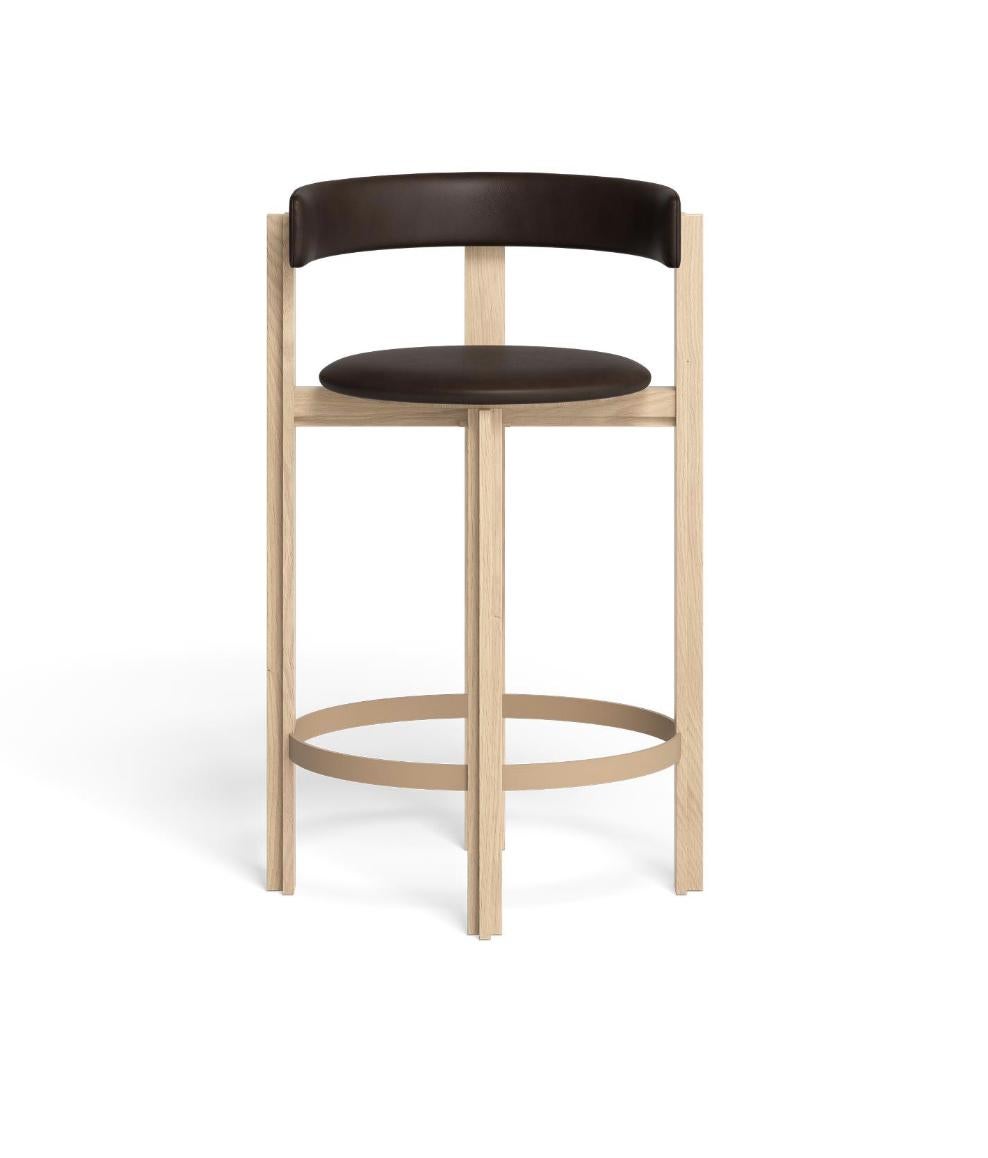 Bodil Kjaer, 1961, chaise de bar principale en chêne naturel pour Karakter 

S'inspirant de la chaise Principal de Bodil Kjær datant de 1961, la chaise de bar Principal conserve le même design fonctionnel et minimaliste. Caractérisé par une