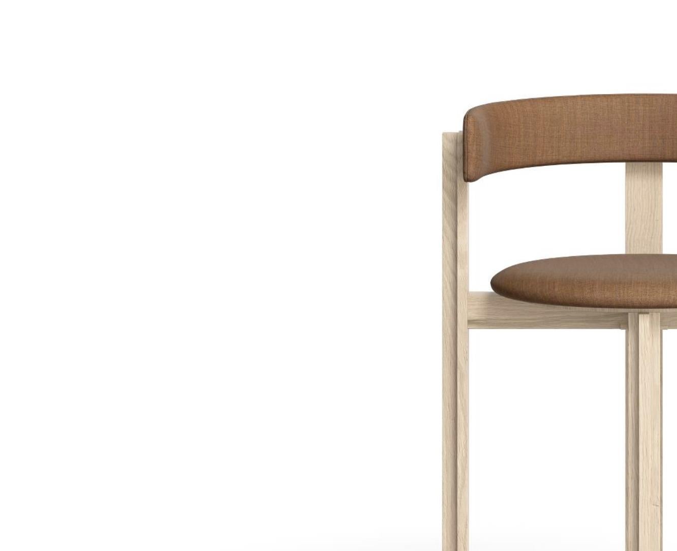 Bodil Kjaer, Weiß gebeizte Eiche Principal Bar Chair für Karakter (Moderne der Mitte des Jahrhunderts) im Angebot