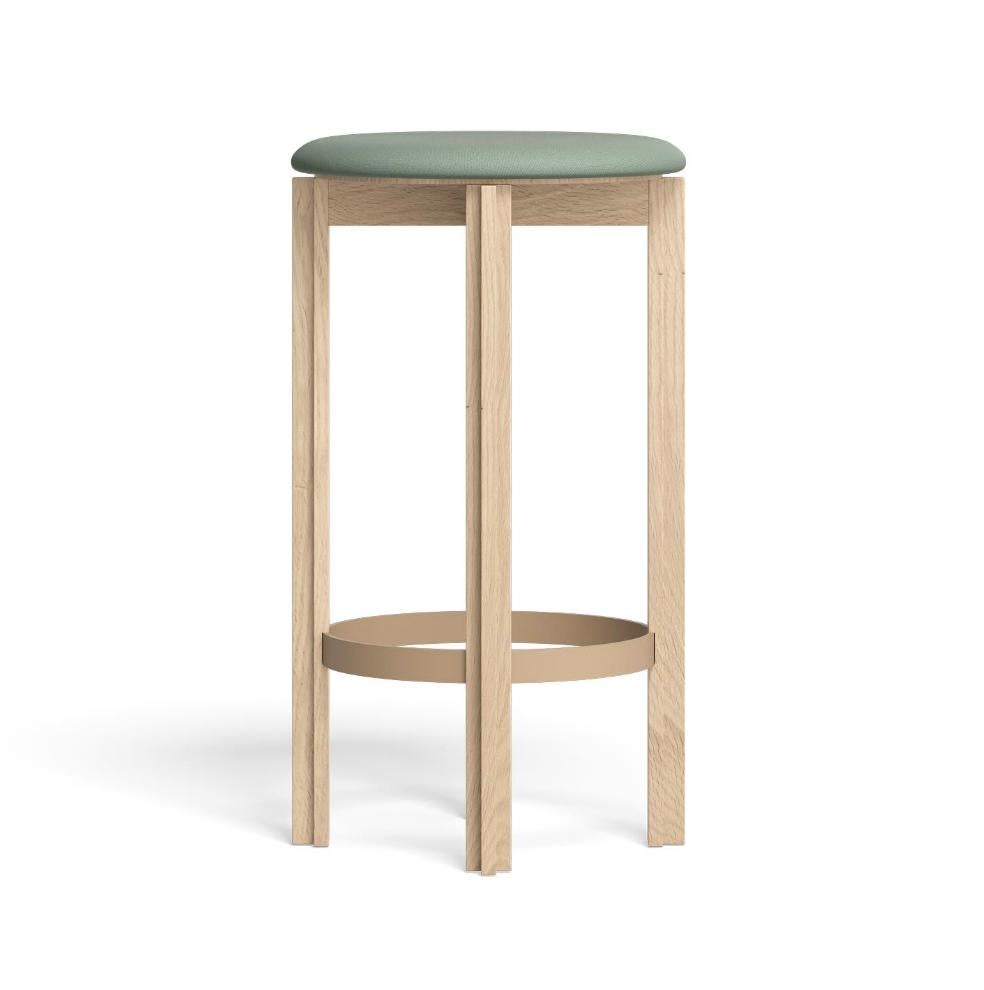 Bodil Kjaer Taburete de bar principal de roble natural para Karakter 

Inspirado en la silla Principal de Bodil Kjær de 1961, el Taburete Principal mantiene el diseño funcional y minimalista de la silla. Caracterizado por un uso sencillo y honesto