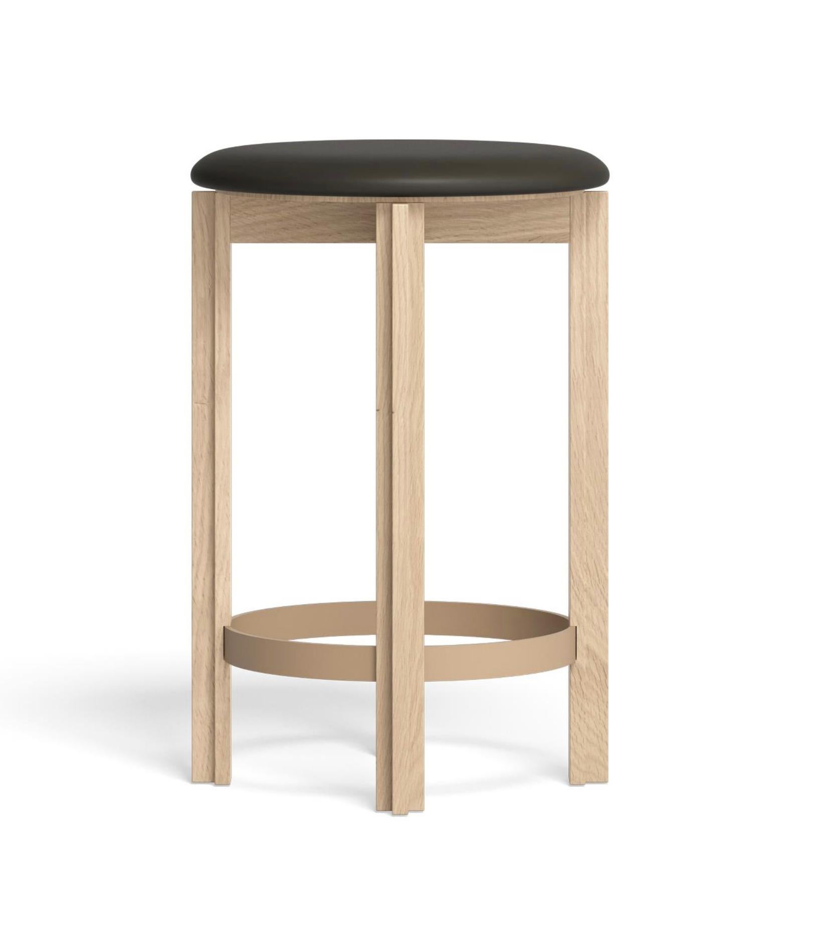 Bodil Kjaer Eiche Natur, Principal Counter Hocker für Karakter 

Der Principal Stool wurde von Bodil Kjærs Principal Stuhl aus dem Jahr 1961 inspiriert und behält dessen funktionales und minimalistisches Design bei. Das Design zeichnet sich durch