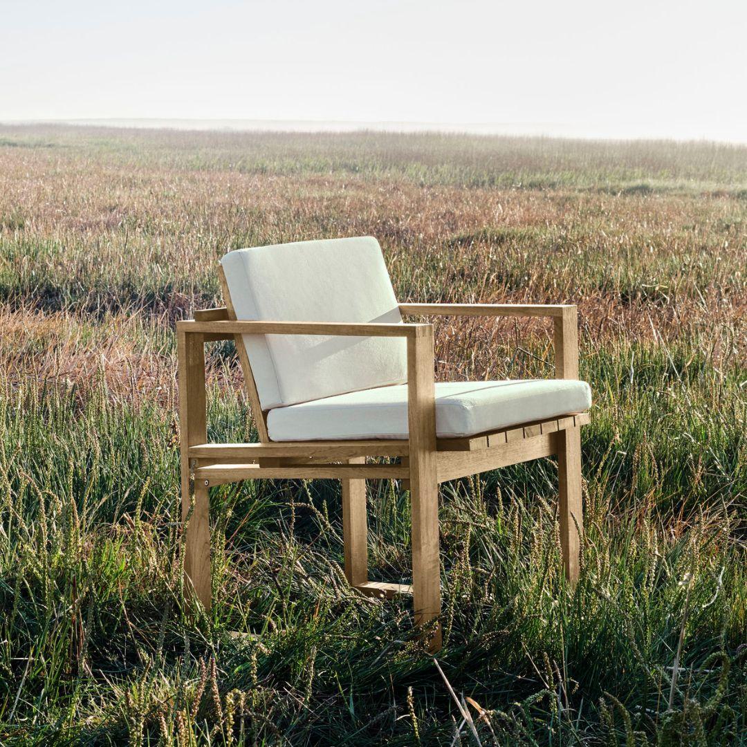 Bodil Kjaer outdoor 'BK11' lounge chair in teak for Carl Hansen & Son

The story of Danish Modern begins in 1908 when Carl Hansen opened his first workshop. His firm commitment to beauty, comfort, refinement, and craftsmanship is evident in iconic