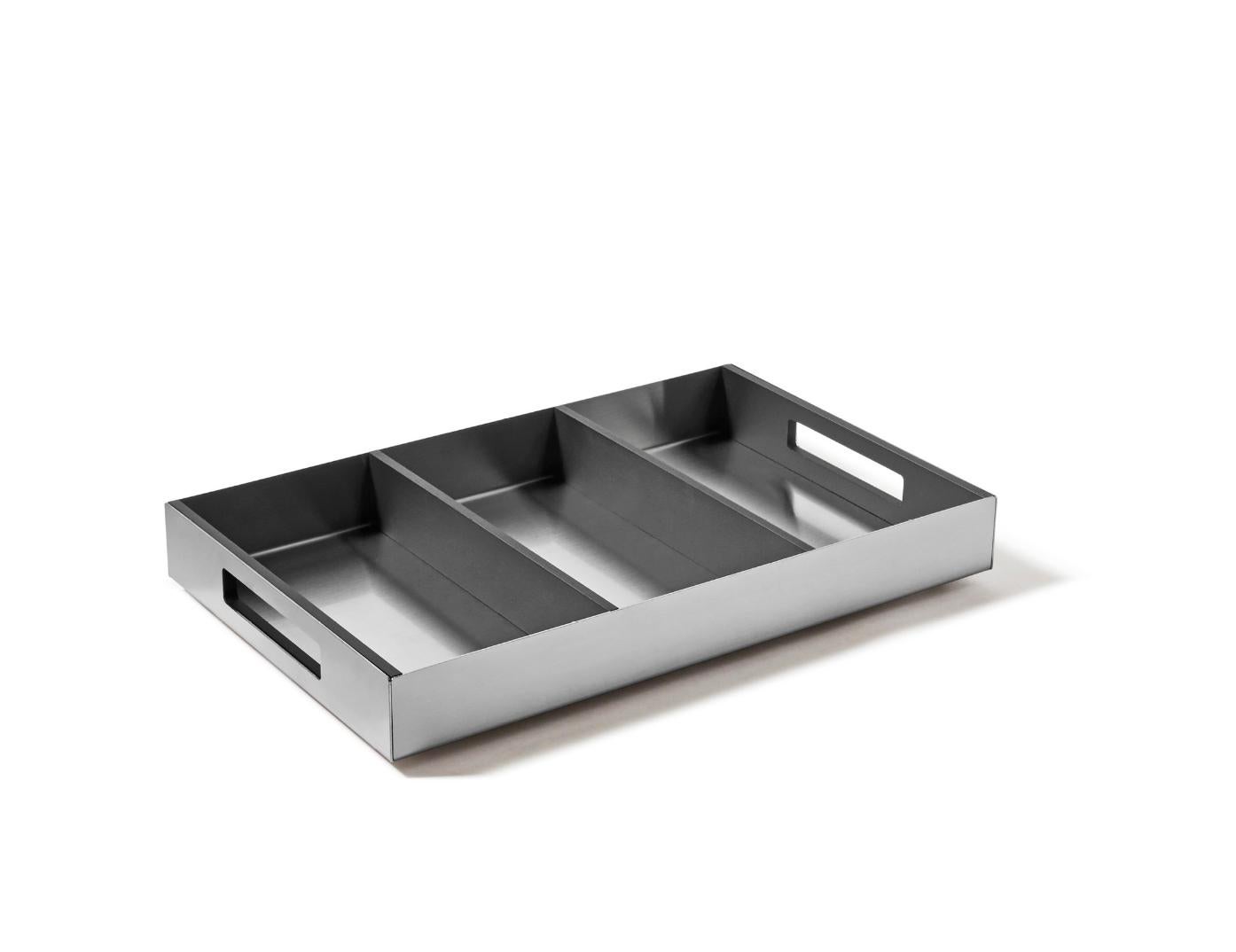Bodil Kjaer Servierwagen Flaschenhalter mit 6 Fächern Für Cassina

Ein von Bodil Kjær entworfener Servierwagen für das moderne Wohnzimmer, in dem vielseitiges Mobiliar, das den neuen häuslichen Lebensstil und das Streben nach Komfort auf elegante