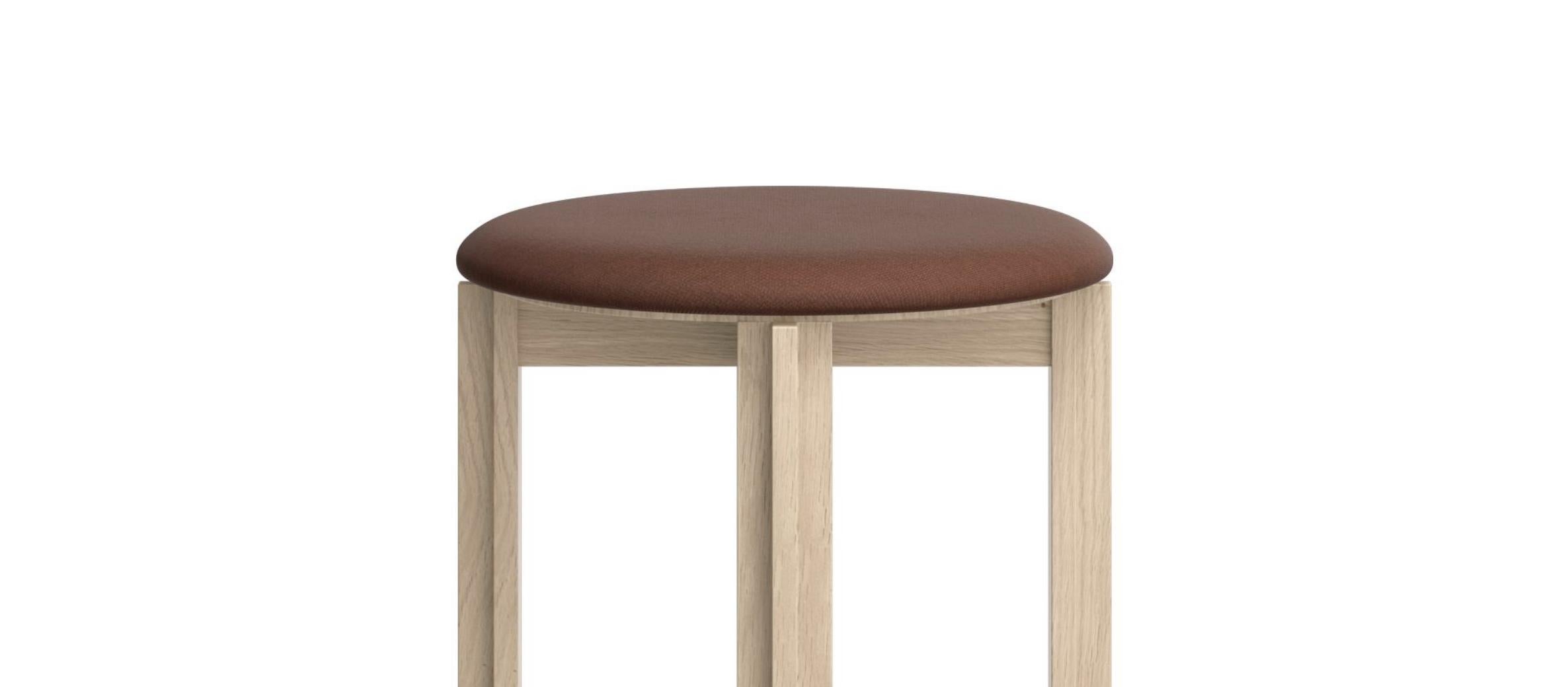 Bodil Kjaer Weiß gebeizte Eichenholz-Eiche  Principal Hocker für Karakter im Zustand „Neu“ im Angebot in Barcelona, Barcelona