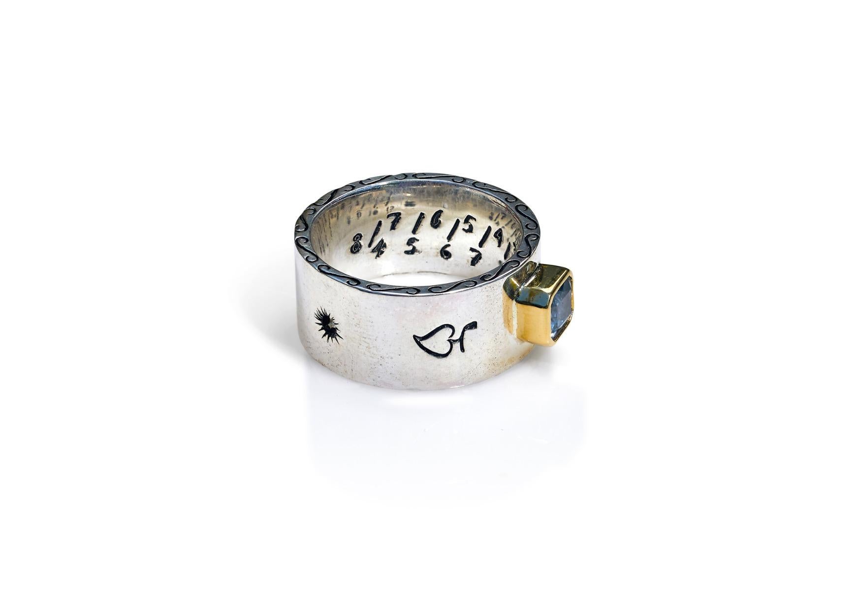 Body Armor Bague homme cadran solaire avec saphir en or 18 carats Neuf - En vente à Solana Beach, CA