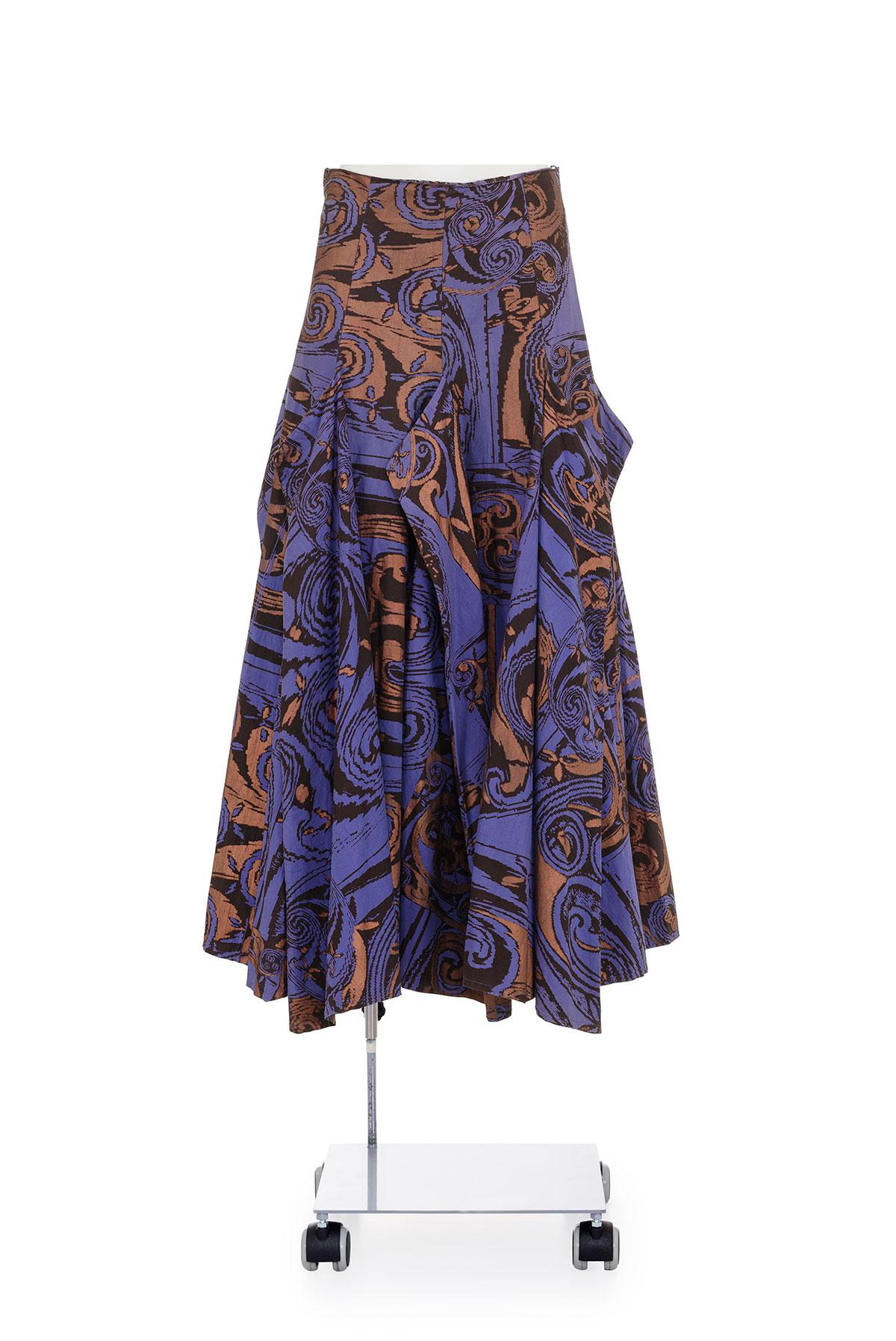 80'S rare paneled printed maxi skirt by Body Map
Zipper closure at back
The composition is 100% cotton

