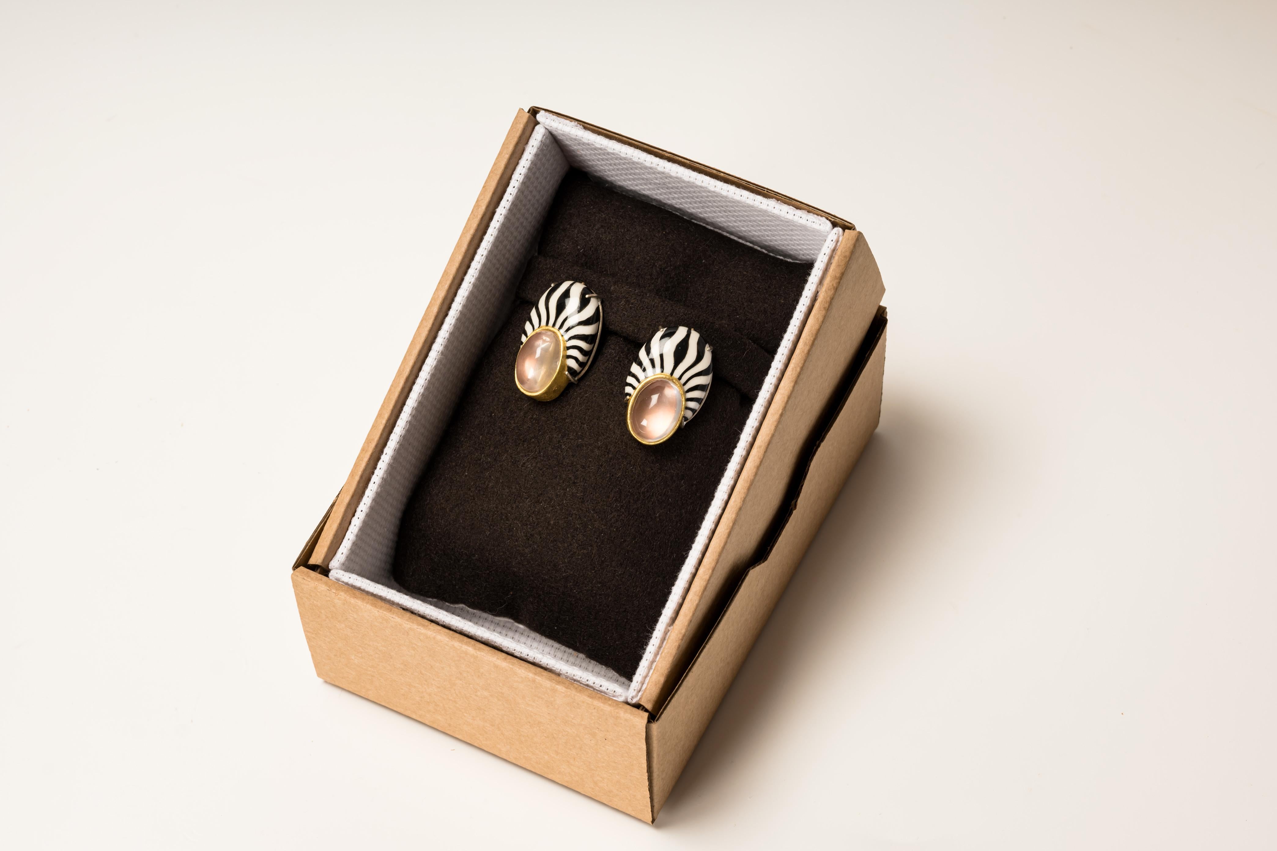 Bodyfurnitures Handpainted Papier-mâché Rose Quartz Gold Silver, Stud Earrings In New Condition For Sale In Bolzano, BZ