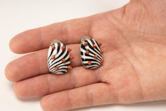 Bodyfurnitures Stud Earrings Handpainted Black&White Coral Gold Papier-mâché
