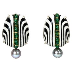 Bodyfurnitures Stud Earrings Handpainted Black&White Emeralds Gold Papier-mâché