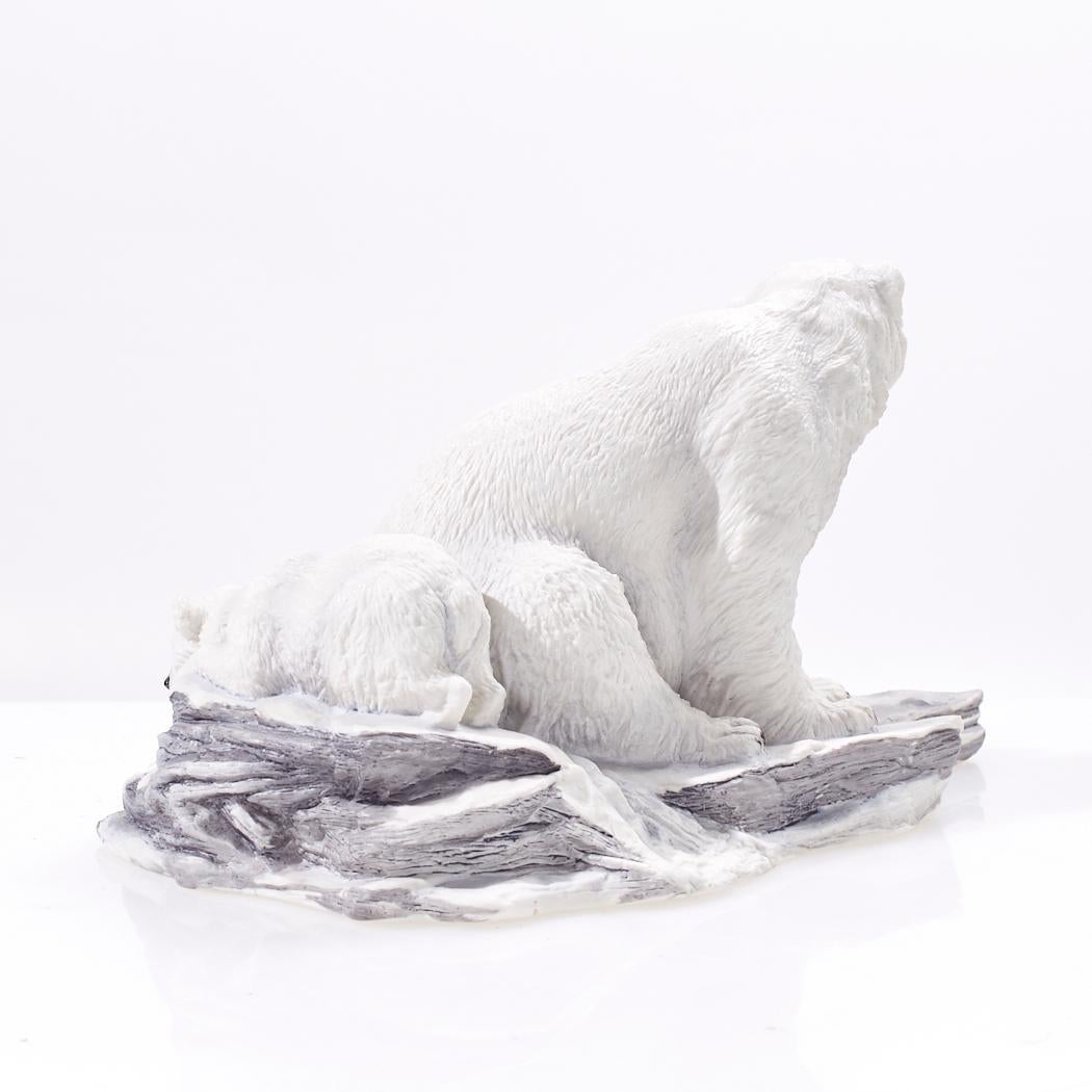Boehm Porcelain Polar Bear with Cubs Figurine In Good Condition For Sale In Countryside, IL