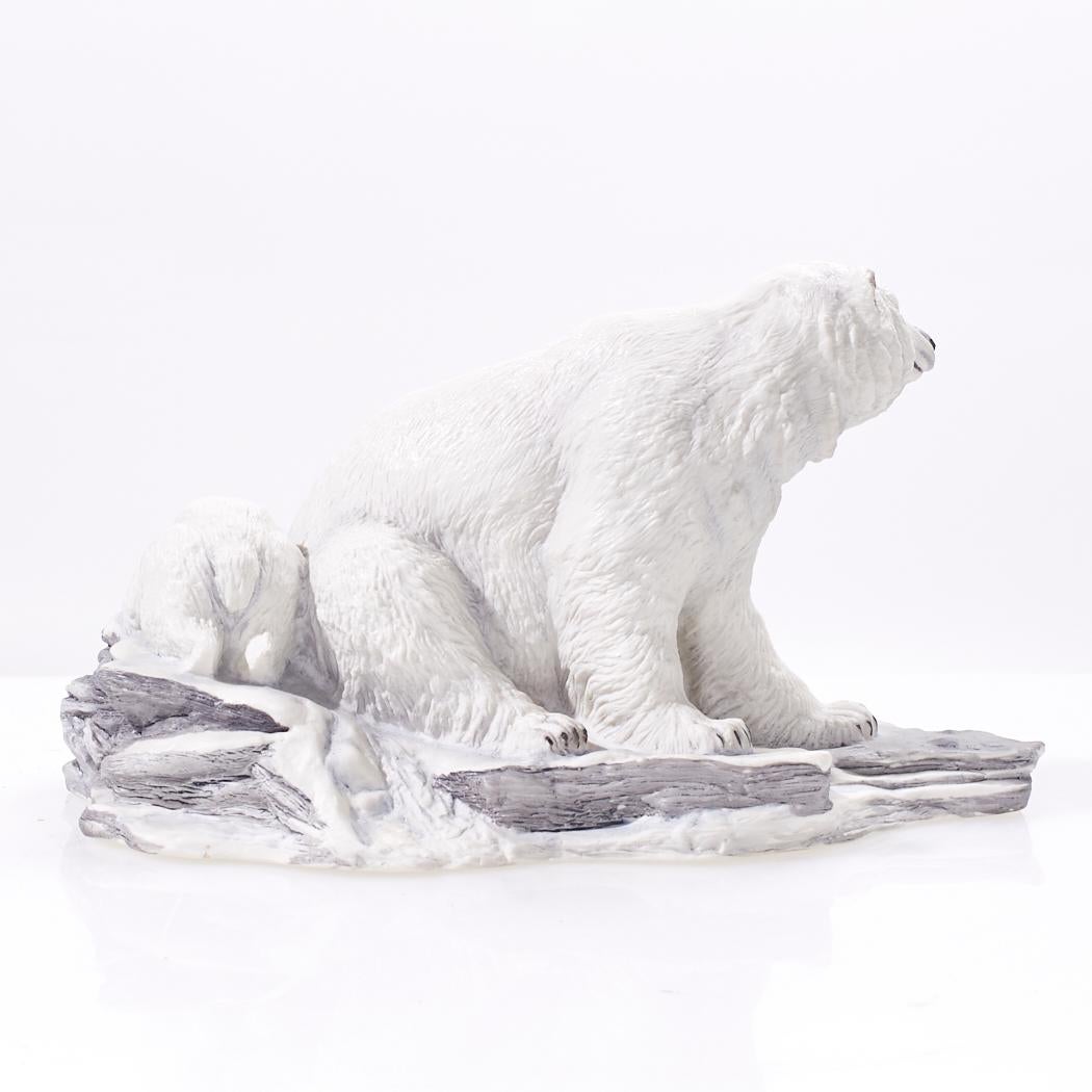 XXI secolo e contemporaneo Figurina di Orso Polare con Cuccioli di Boehm Porcelain Bear in vendita
