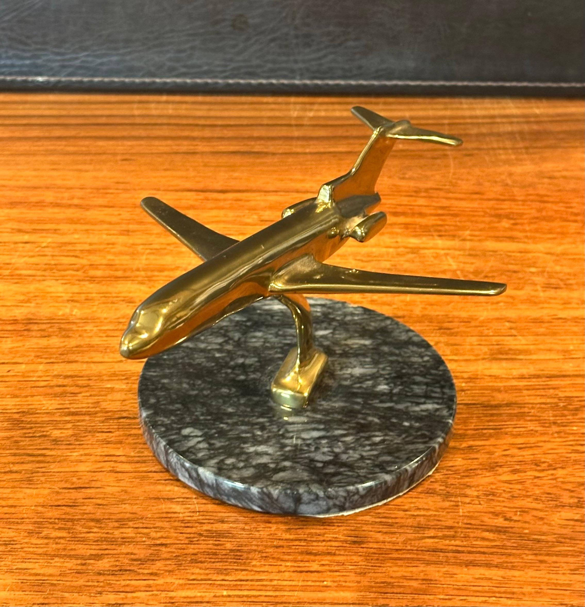 Modèle de bureau de Boeing 727 Jumbo Jetliner/Airplane en laiton et marbre en vente 4