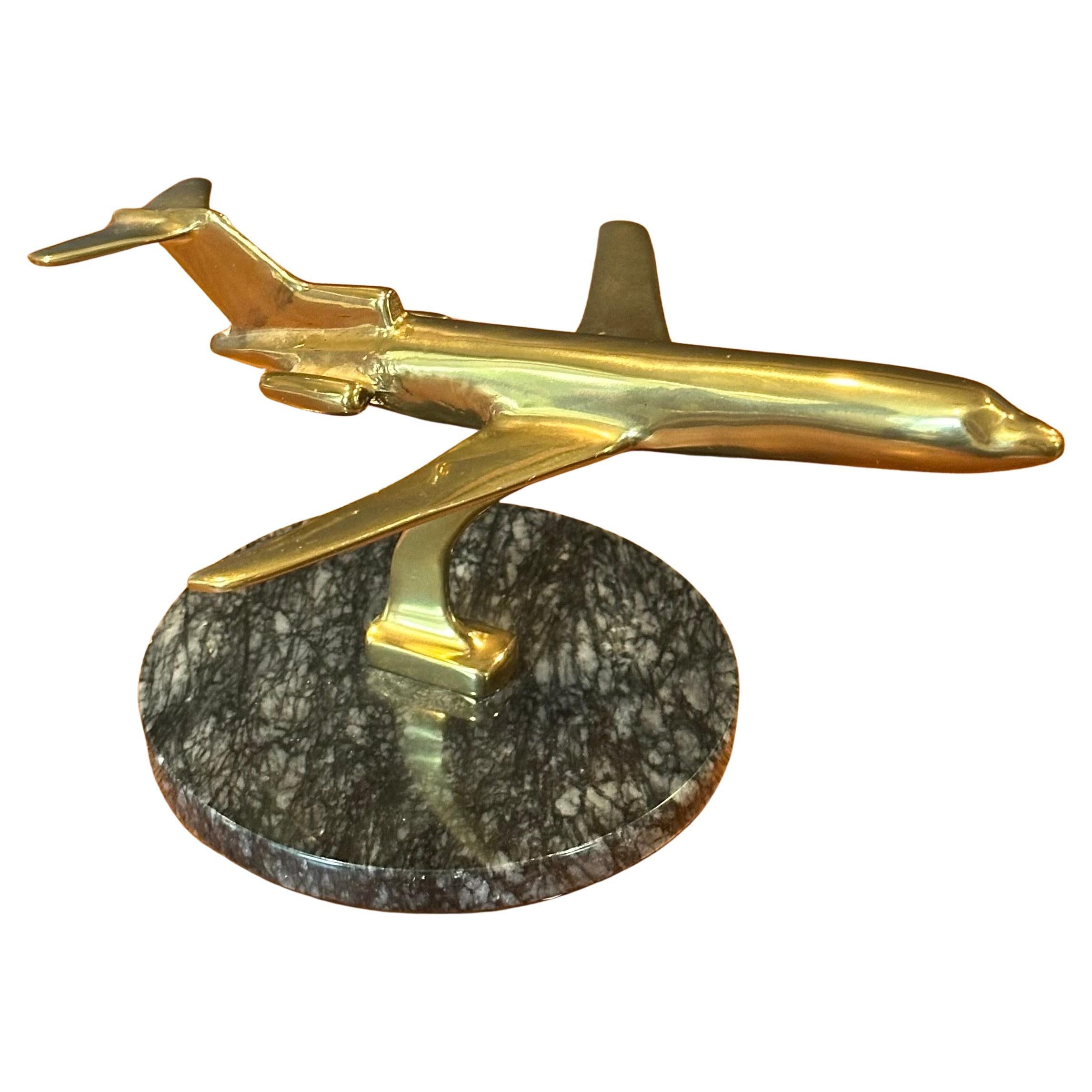 Modèle de bureau de Boeing 727 Jumbo Jetliner/Airplane en laiton et marbre en vente 13