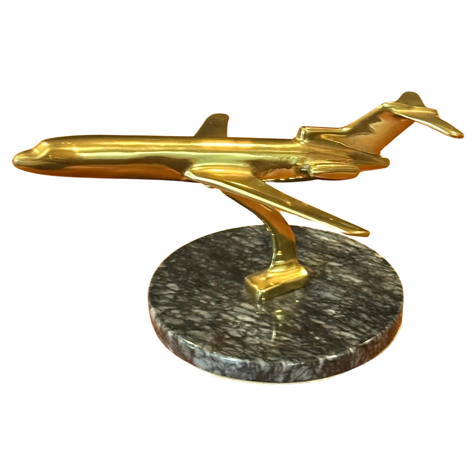 Modèle de bureau de Boeing 727 Jumbo Jetliner/Airplane en laiton et marbre Bon état - En vente à San Diego, CA