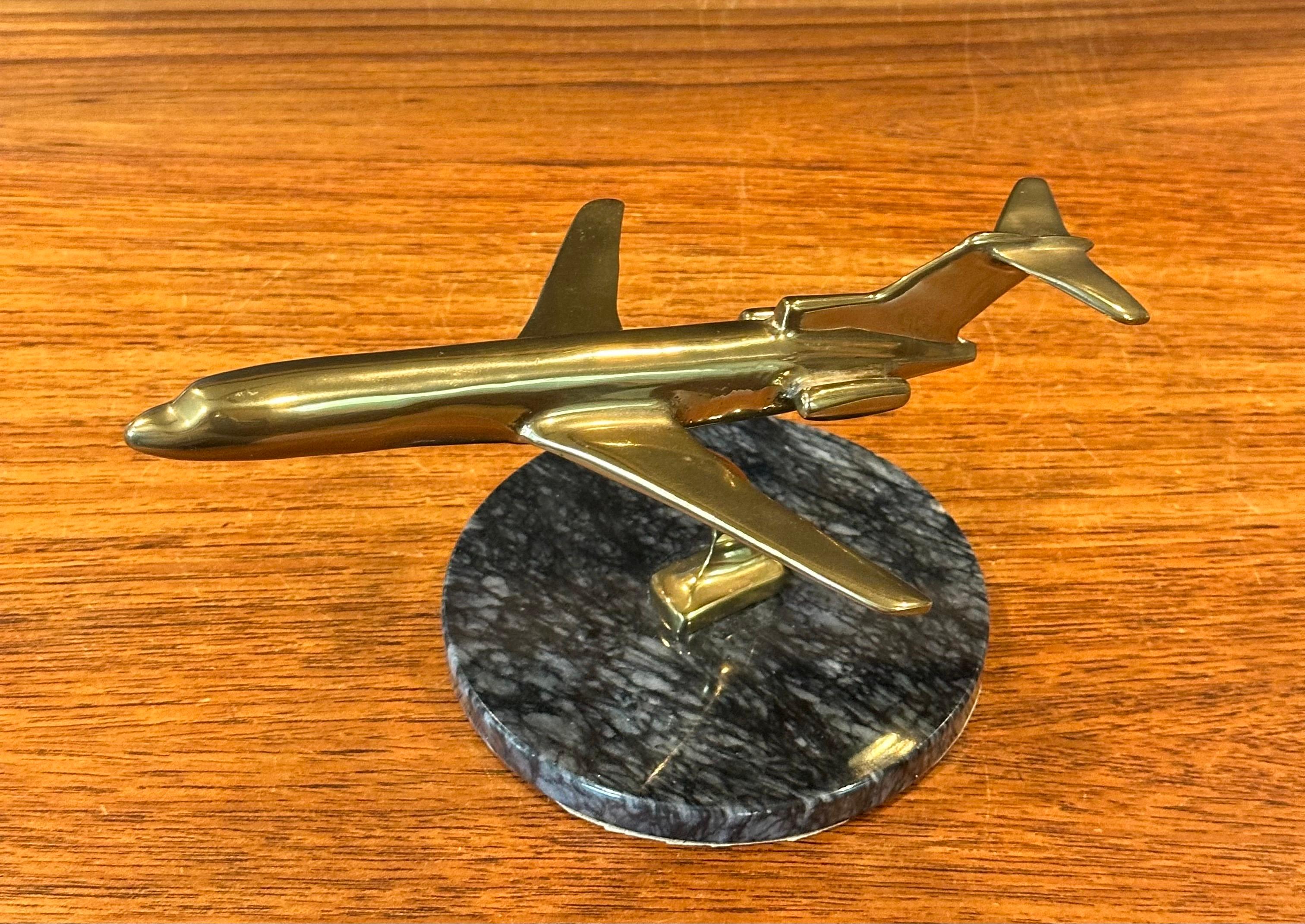 Modèle de bureau de Boeing 727 Jumbo Jetliner/Airplane en laiton et marbre en vente 1