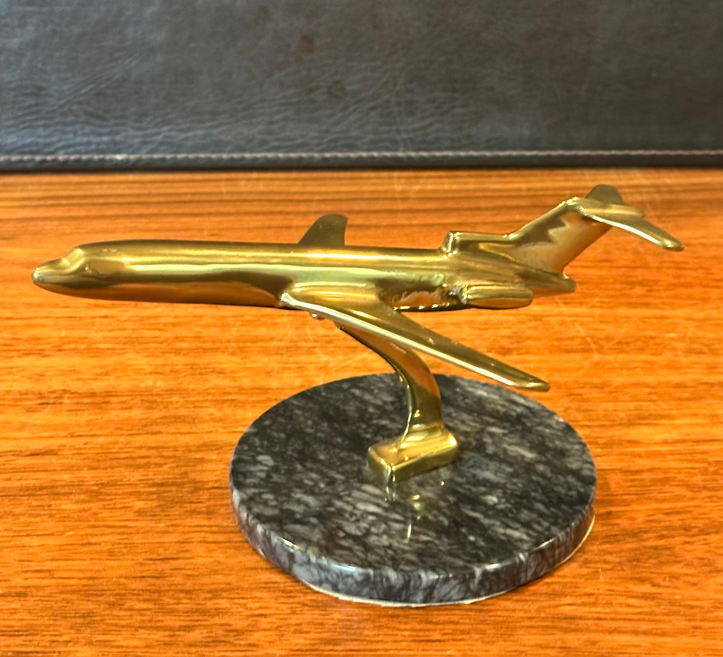 Modèle de bureau de Boeing 727 Jumbo Jetliner/Airplane en laiton et marbre en vente 2