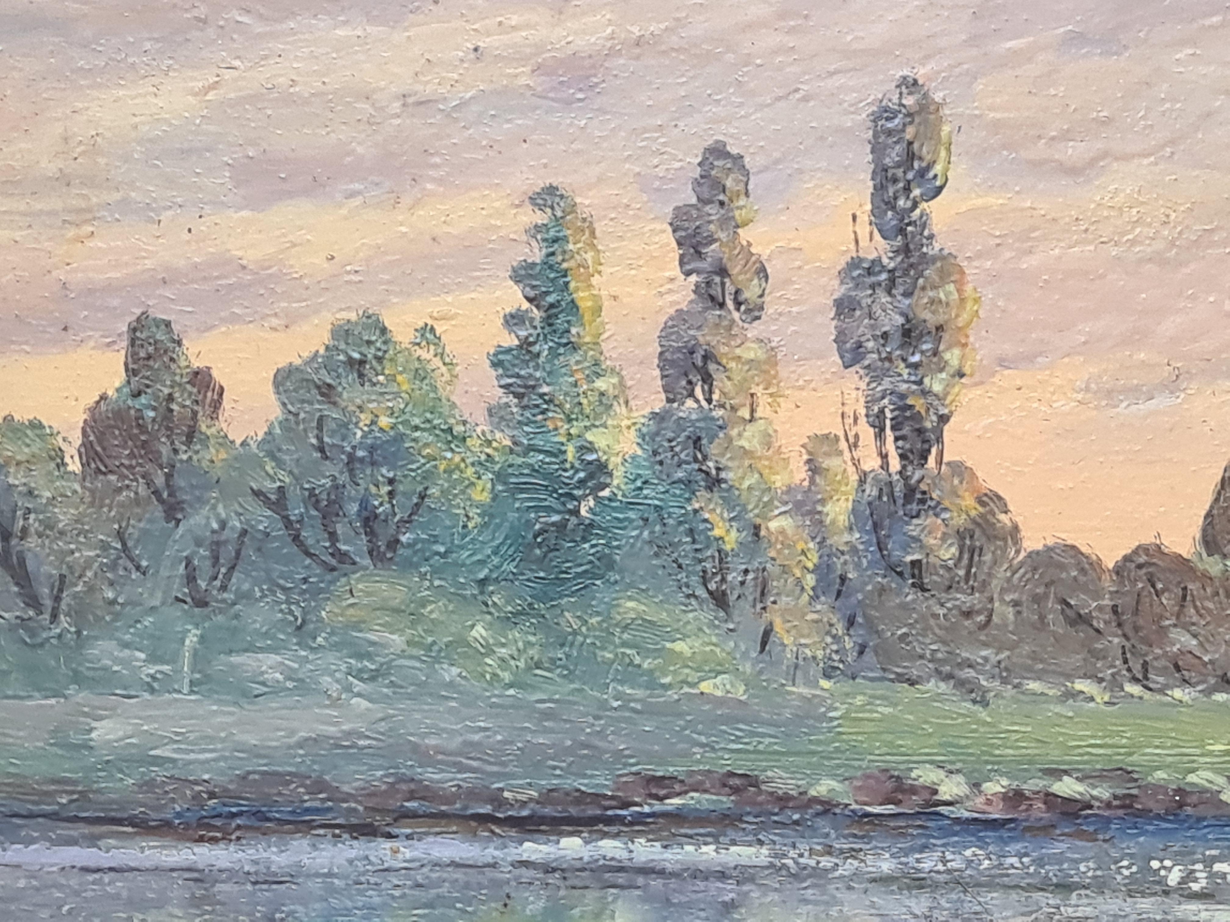 Un paysage idyllique peint à l'huile sur panneau par Boggio. Le tableau est signé en bas à gauche.

Une vue idéalisée d'un paysage lacustre avec des peupliers dans le style de l'école de Barbizon.