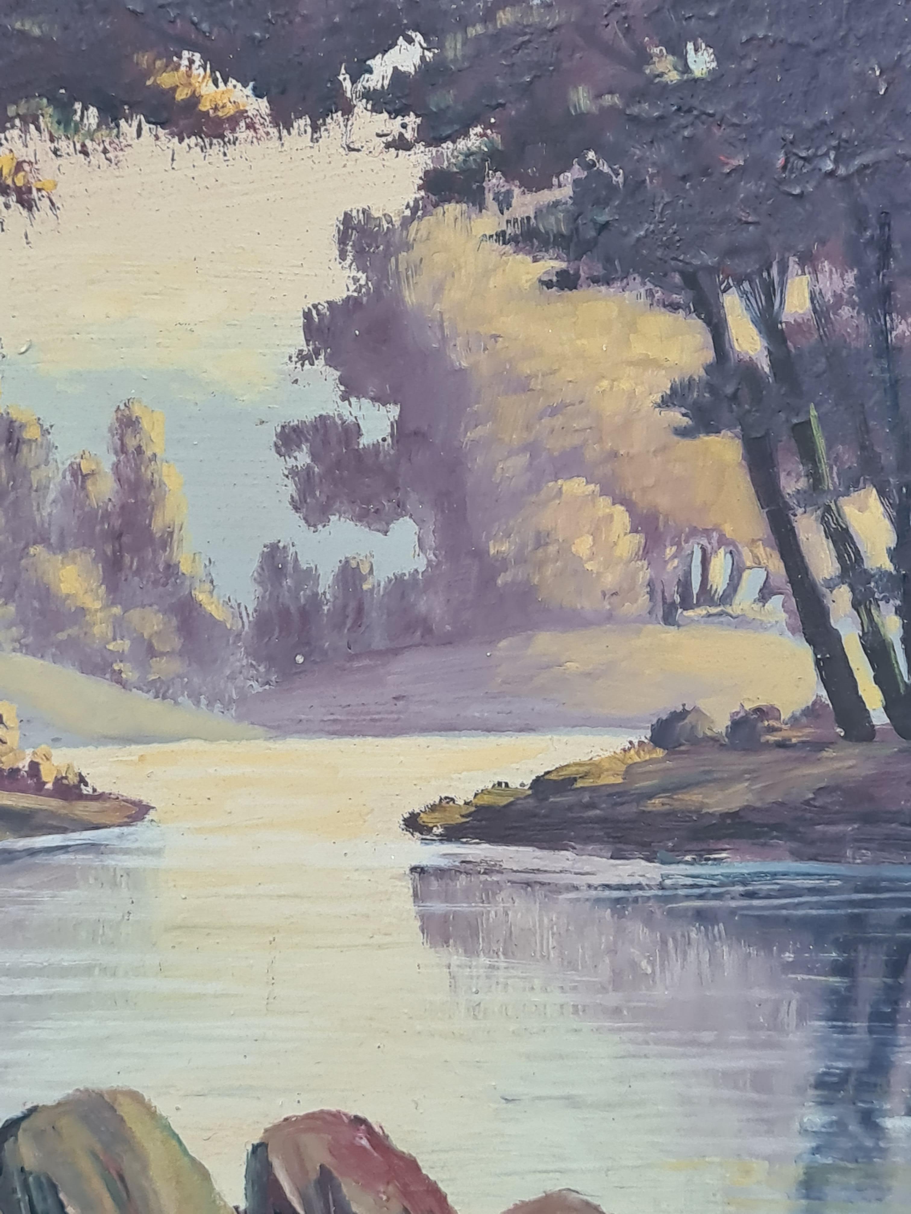 Un paysage idyllique peint à l'huile sur panneau par Boggio. Le tableau est signé en bas à droite.

Une vue idéalisée d'un paysage lacustre dans un vallon ombragé dans le style de l'école de Barbizon.