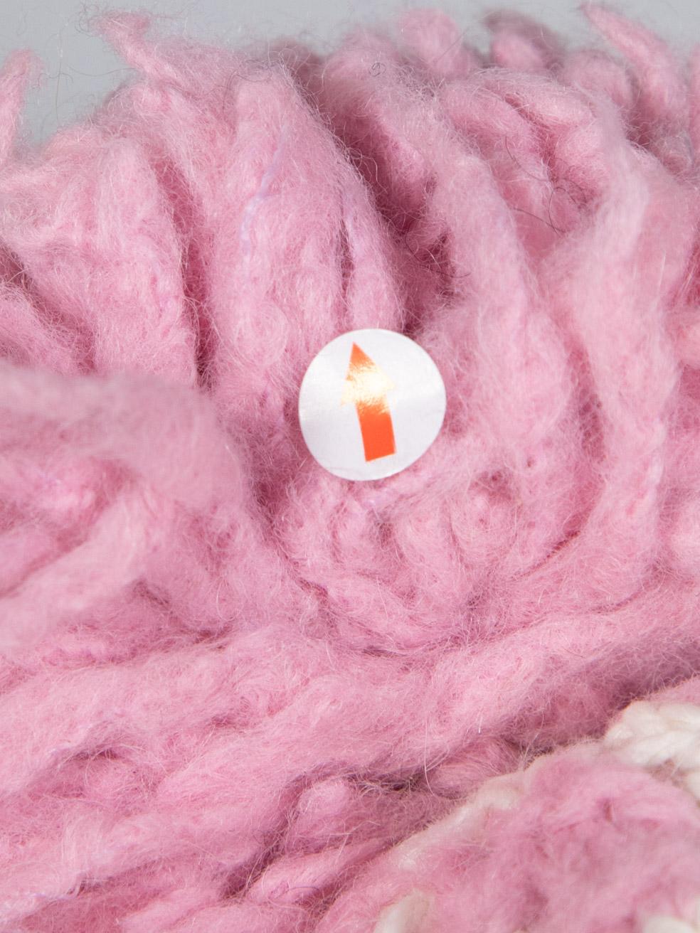 Cappello con pompon invernale in maglia rosa di Bogner in vendita 2