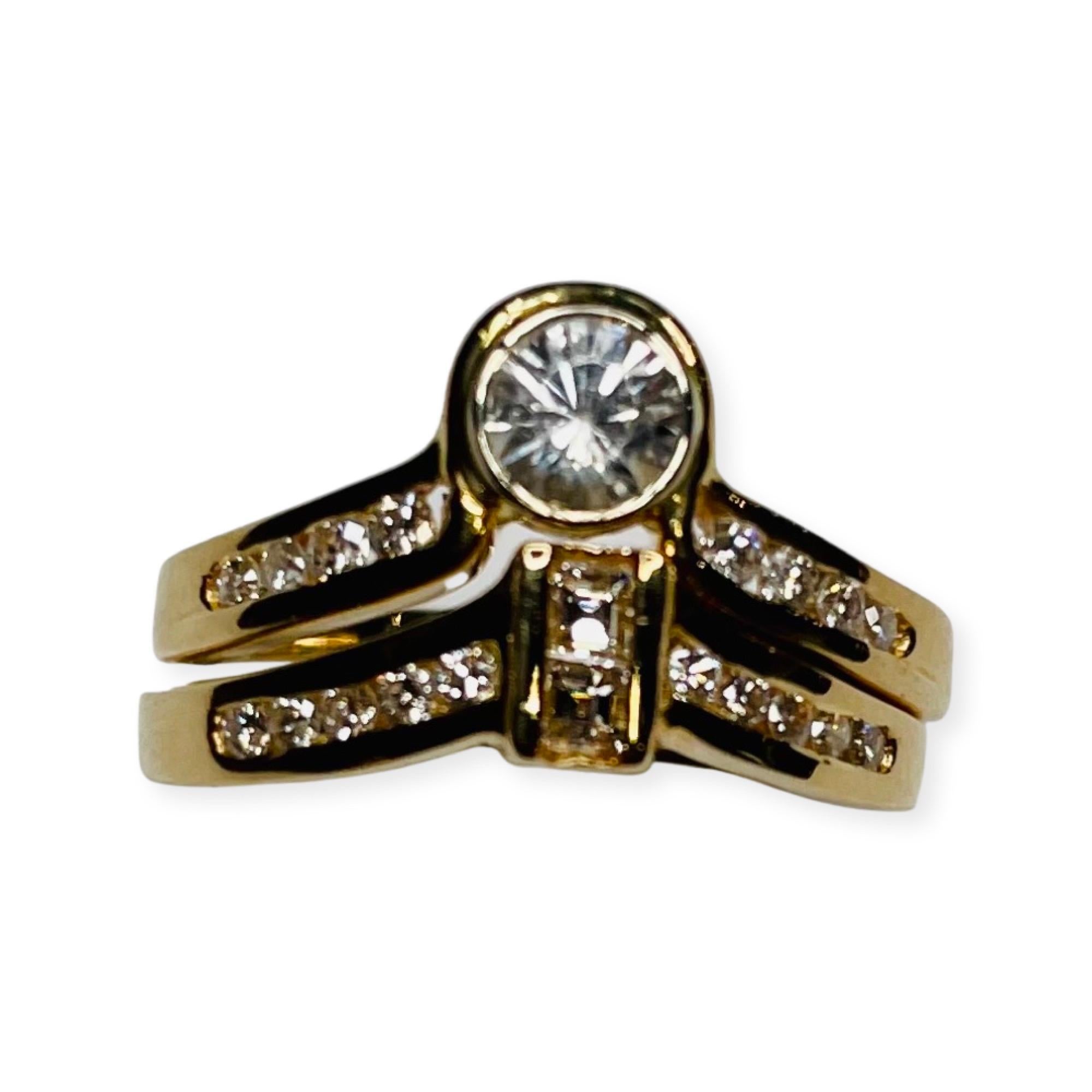 Contemporary Bogo 18K Yellow Gold Wedding Set with Diamonds For Sale
