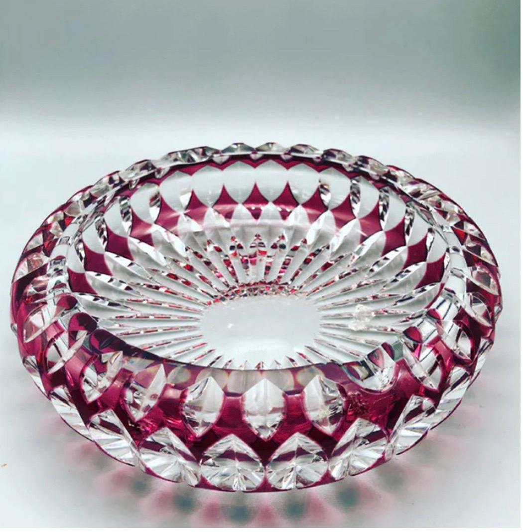 Burgunderfarbenes Kristall-Taschentablett – Antiquitäten im Angebot 1